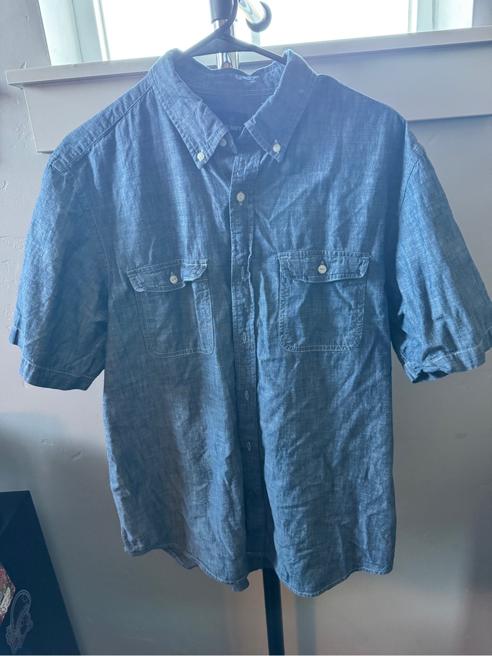 Old Navy Men's Chambray Short-Sleeve Button-Down Shirt in Blue